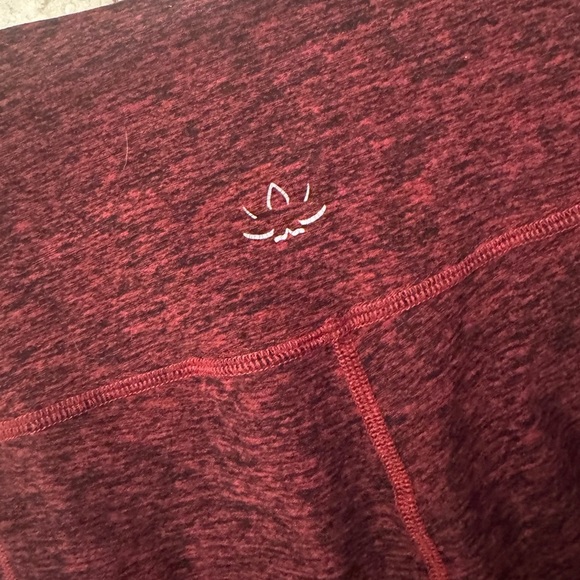 Beyond Yoga Red and Black Heather with Mesh Cutouts size Medium No pills or flaw - Picture 4 of 4